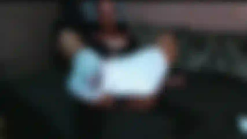 15. Mon émission pvt. Odeur renifle goûte mes chaussettes blanches sales.