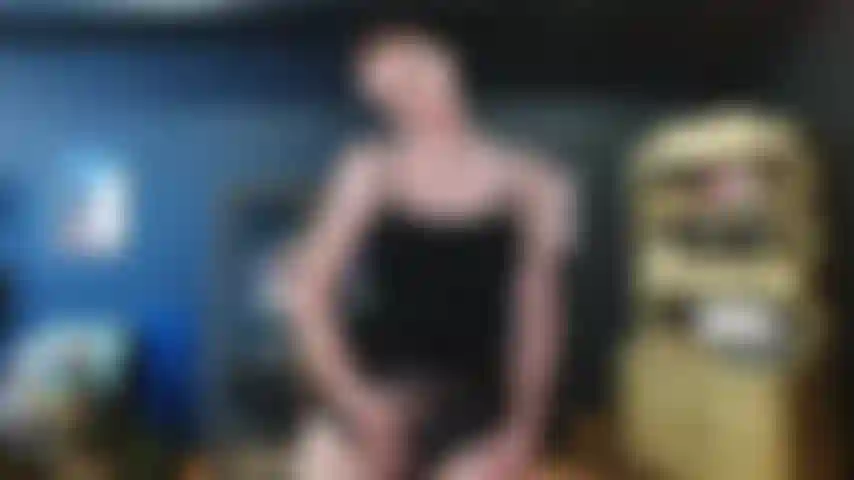 Joi salope strapon avec compte à rebours.