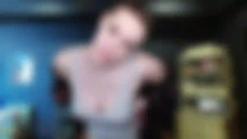 Une fêtarde salope - fantasme bi encouragé.