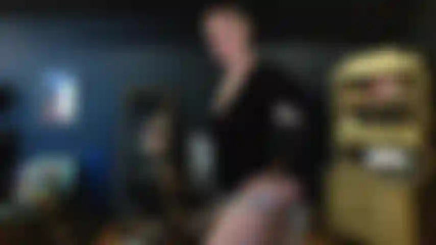 Cocksucker adore cei et strapon.