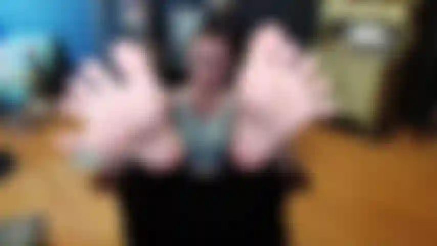 Je paie mes écarts d'orteils : adoration des pieds findom.