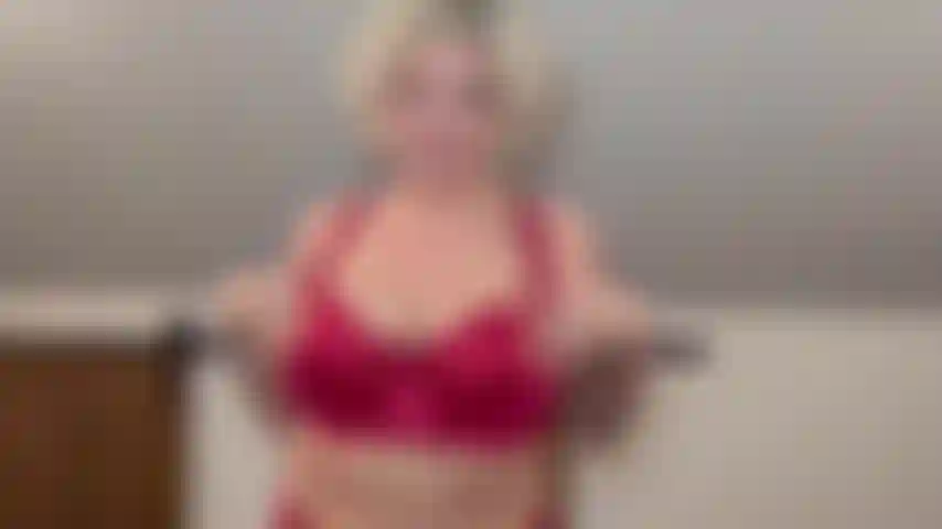 Plantureuse, une briseuse de ménage bbw qui te suce et se fait inséminer.