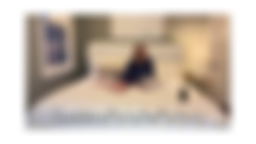 La déesse porsche perkins glisse, caresse et taquine sa jolie chatte dans sa culotte. Vous rendant fou en montrant juste ce qu'il faut pour vous faire jouir encore plus.