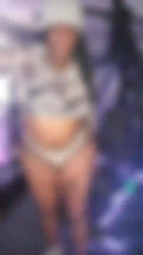 Entraînement de presse à jambes verticale nue.