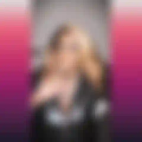 Les culottes sont ton fétiche, tu adores les voler mais plus que voler tu aimes les porter.