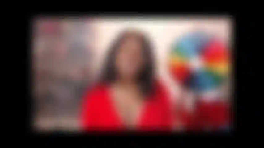 Émission enregistrée, un petit perdant à la bite caresse mon cul.