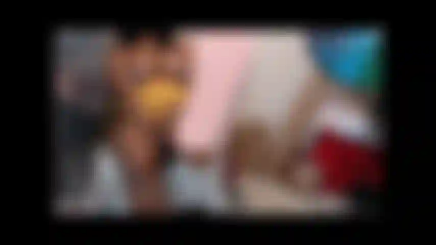 Émission enregistrée : esclave nettoyante de sandales.