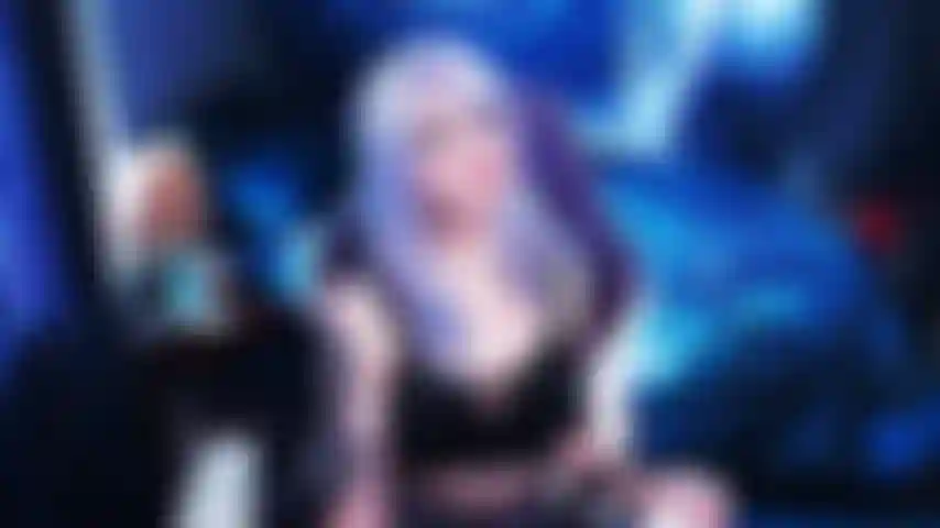 Je porte un gode-ceinture pour les poules mouillées !