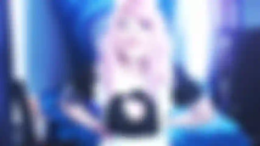 Une femme de ménage mignonne veut nettoyer ton cul pour l'utiliser ! ( Dominatrice).