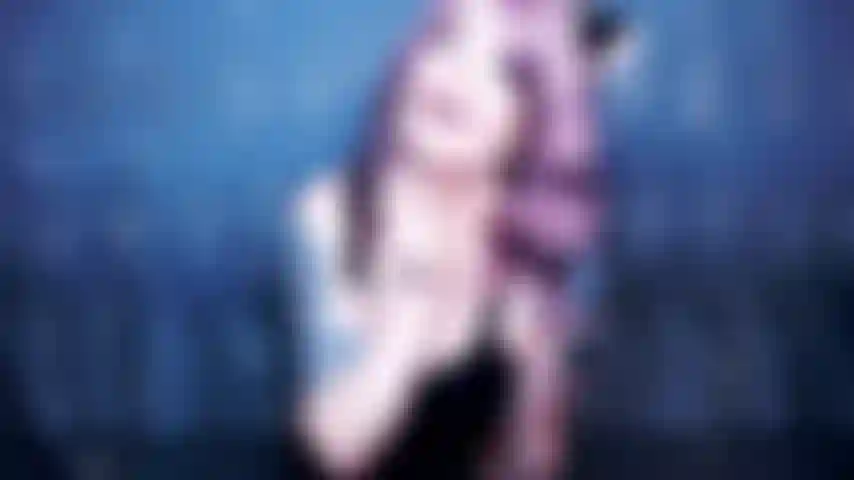 Goddess strapon joue avec cei.