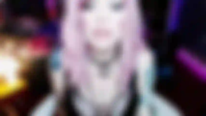 Sph_tu n'es_pas_plus_grosse_qu'un_tube_de_rouge_à_lèvres.