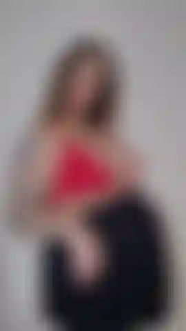 Très enceinte, chevauche et déshabille une vidéo complète.