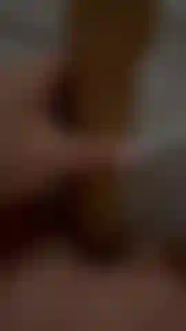 Je taquine ma chatte serrée jusqu'à ce que je puisse le faire entrer.....