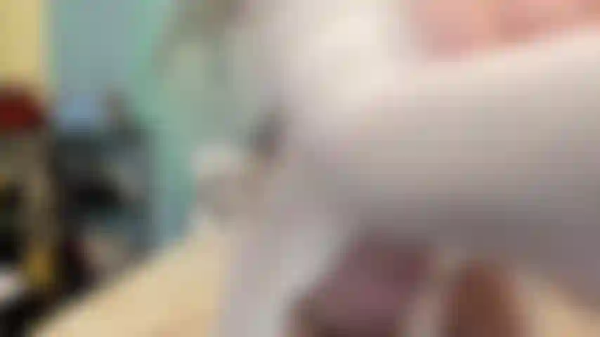 ( Gs.706) GoldieStar se produit dans un spectacle d'or - 9 minutes. Robe blanche, gros seins, gros cul, squirting, chatte poilue, pieds nus, anal, dp, sperme crémeux (13/08/2022).