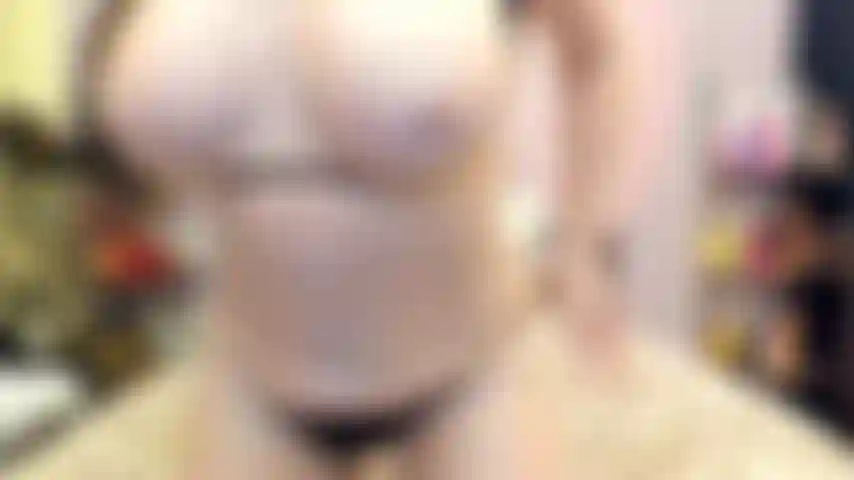 ( Gs.368) GoldieStar se produit dans un spectacle d'or. Roleplay (appelant tous les gars dans la pièce par leur nom...) 10:01 Minutes. Soutien-gorge noir. Culotte, gros seins, chatte poilue, jouet lumineux interactif anal, éjacule, godes tous blancs (12/5/2021).