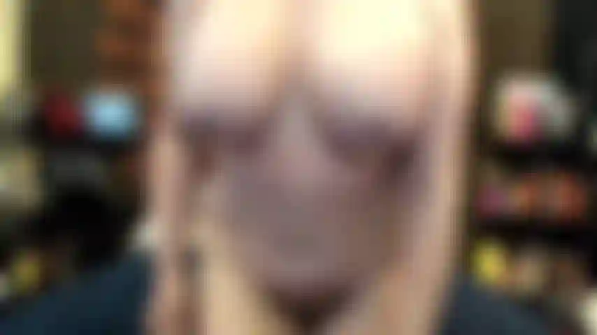 ( Gs.778) GoldieStar se produit dans un spectacle d'or - 8:59 minutes. Gros seins, chatte poilue, belle-fille, gros cul, éjacule pieds nus, chatte écartée, anal, dp, godes tous blancs (11/10/2022).