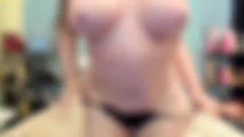 ( Gs.689) GoldieStar se produit dans un spectacle d'or - 11:01 minutes. Gros cul, jouet interactif, gros seins, gilf, gros gode rose, anal, dp, squirting, pieds nus (8/8/2022).