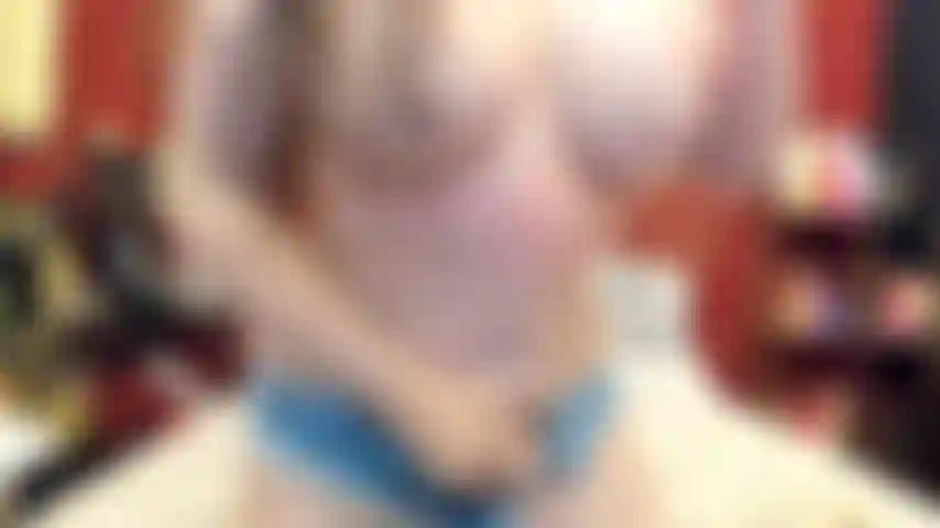 ( Gs.530) GoldieStar se produit dans un spectacle d'or - 9 minutes. Daisy dukes, gros seins, belle-fille, chatte poilue, pieds nus, huile, anal, dp, sperme crémeux (26/04/2022).