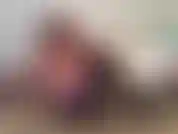 (82) GoldieStar dans cet ensemble de photos de diaporama porte un corset rose avec des bas noirs et des talons en strass bleu sarcelle. Pussy play.