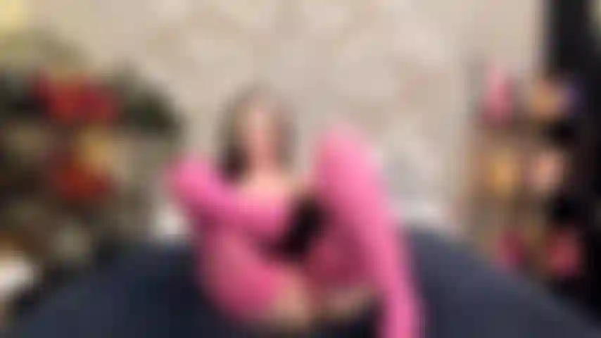 ( Gs.395) GoldieStar se produit dans un spectacle d'or. Roleplay (appelant tous les gars dans la pièce par leur nom...) 11:02 Minutes. Robe rose. Une culotte. Bas, escarpins noirs, gros seins, chatte poilue, squirting, anal, dp, jouet interactif lumineux (17/12/2021).