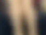 (26) GoldieStar porte un body en résille et lui baise le cul avec un plug anal, des perles anales et un gode noir.