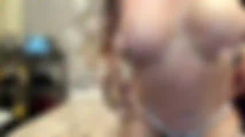 ( Gs.736) GoldieStar se produit dans un spectacle d'or - 10 minutes. Gros seins, chatte poilue, gros cul, belle-fille, éjacule, pieds nus, talons hauts à pointes noires, anal (25/08/2022).