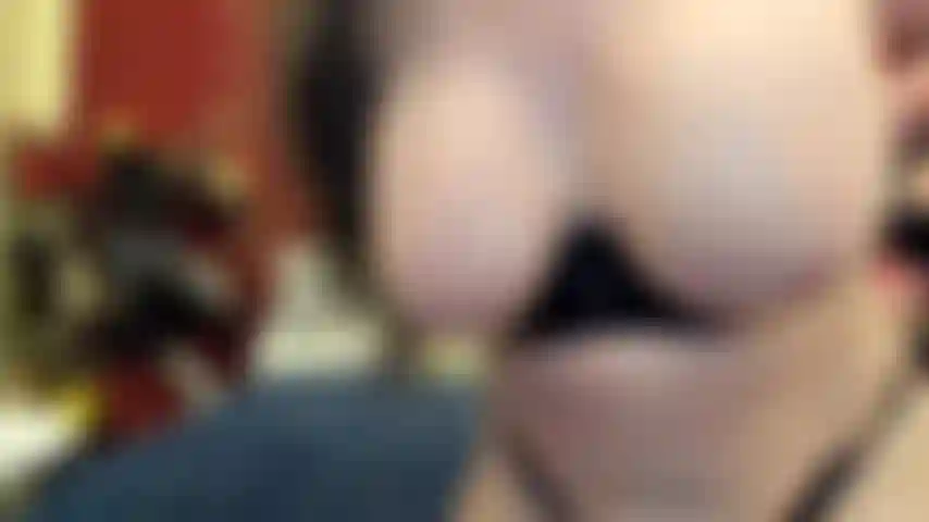 ( Gs.510) GoldieStar se produit dans un spectacle d'or (appelant tous ceux qui sont présents dans la salle par leur nom...) 11:01 Minutes. Gilf, gros seins, chatte poilue, pieds nus, anal, dp, godes tous blancs, chatte écartée (11/04/2022).