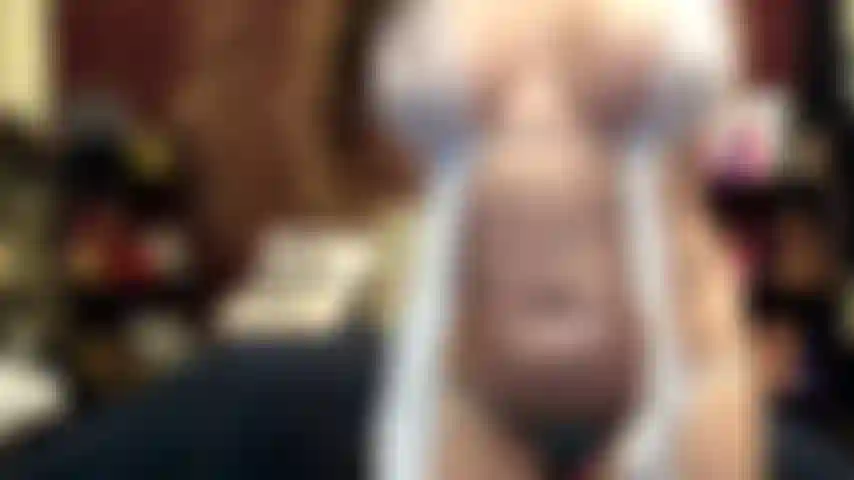 ( Gs.374) GoldieStar se produit dans un spectacle d'or. Roleplay (appelant tous les gars dans la pièce par leur nom...) 11 Minutes. Haut blanc, gros seins, chatte poilue, squirting, anal, dp, huile (06/12/2021).