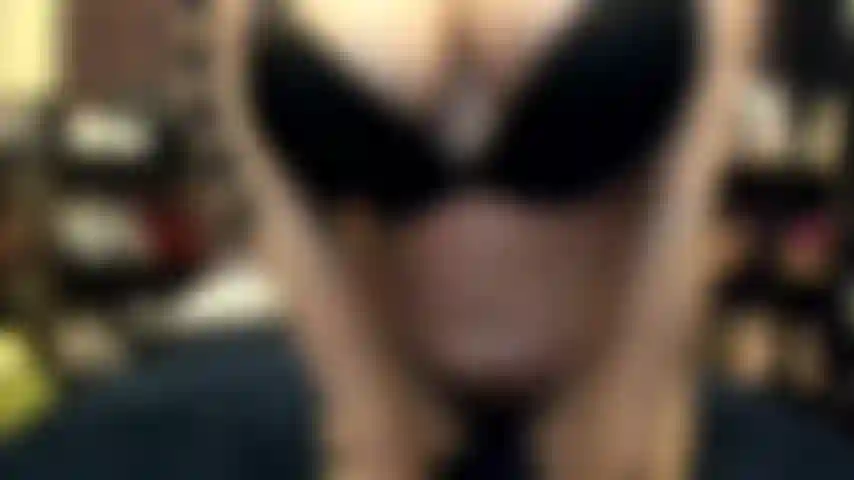 ( Gs.76) GoldieStar se produit dans un spectacle d'or. Roleplay (appeler tous les gars présents dans la pièce par leur nom...) 10 Minutes. Jouir, gros plans de chatte écartée, anal, dp, chatte poilue (20/02/2021).