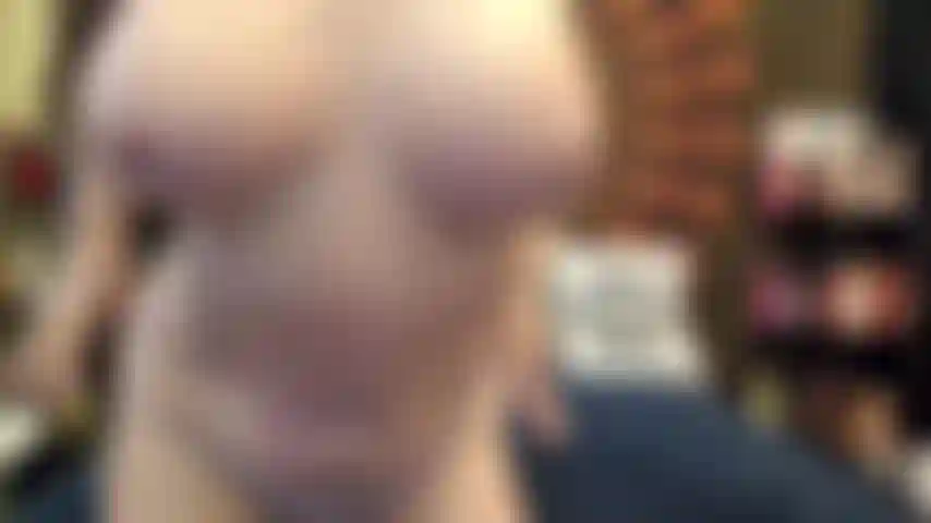 ( Gs.774) GoldieStar se produit dans un spectacle d'or - 10:01 minutes. Gilf, pieds nus, gros seins, gros cul, chatte poilue, squirting, anal, dp, godes tous blancs (06/10/2022).