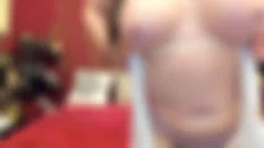 ( Gs.518) GoldieStar se produit dans un spectacle d'or - 15:01 minutes. Robe blanche, belle-fille, gros seins, squirting, pieds nus, chatte poilue, huile, anal, dp, godes tous noirs (16/04/2022).