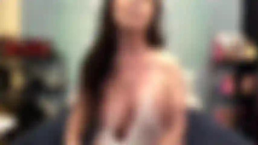 ( Gs.470) GoldieStar se produit dans un spectacle d'or. Roleplay (appeler tous ceux qui sont présents dans la pièce par leur nom...) 9 Minutes. Gros seins, gilf, éjacule, équitation, huile, anal, dp, chatte poilue (18/02/2022).