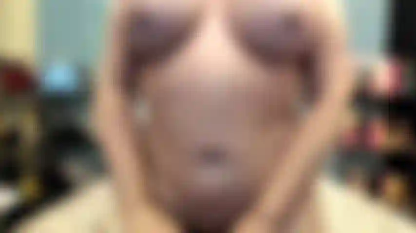 ( Gs.694) GoldieStar se produit dans un spectacle d'or - 8 minutes. Gros seins, gilf, chatte poilue, gros cul, bas noirs, squirting, anal (10/08/2022).