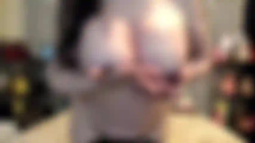 ( Gs.900) GoldieStar se produit dans un spectacle d'or - 9 minutes. Pieds nus, chatte écartée, gros seins, gros cul, belle-fille, chatte poilue, squirting, anal, dp, godes tous noirs (18/02/2023).