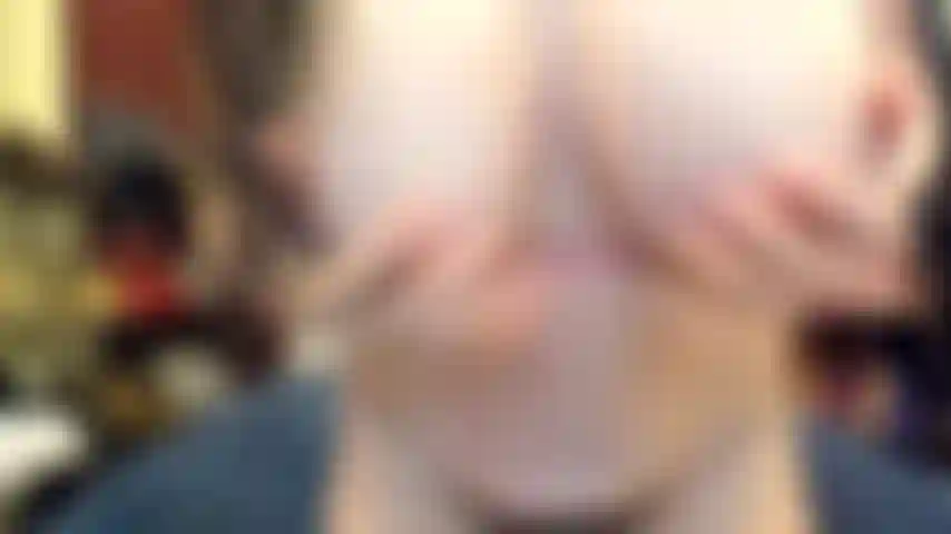 ( Gs.385) GoldieStar se produit dans un spectacle d'or. Roleplay (appelant tous les gars dans la pièce par leur nom...) 10:01 Minutes. Gros seins, milf, jouet interactif lumineux, pieds nus, éjacule, talon haut argenté, anal, dp interracial (12/12/2021).