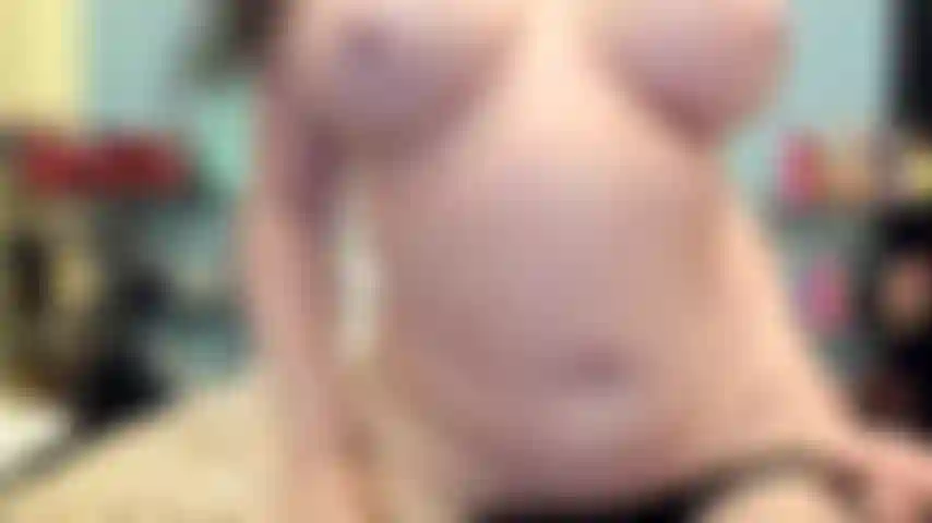 ( Gs.468) GoldieStar se produit dans un spectacle d'or. Roleplay (appeler tous ceux qui sont présents dans la pièce par leur nom...) 8 Minutes. Soutien-gorge noir. Culotte, gros seins, gilf, chatte poilue, gros gode violet, squirting, anal, dp (17/02/2022).