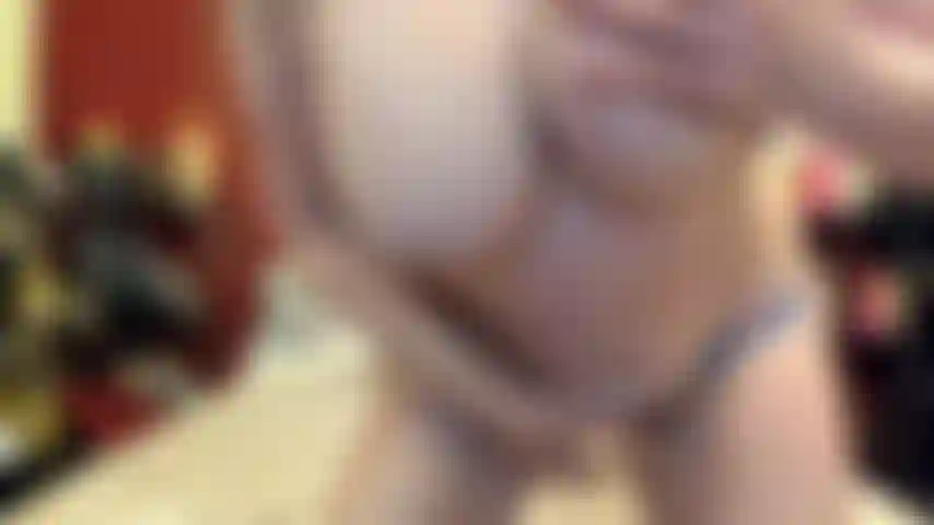 ( Gs.535) GoldieStar se produit dans un spectacle d'or - 9:01 minutes. Chatte poilue, gros seins, talons plateforme rouges, éjacule, jouet interactif, anal, dp interracial (27/04/22).