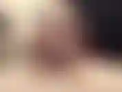 (12) GoldieStar joue avec sa chatte... Utilise un gode tout en faisant des gros plans de ses pieds.