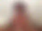 (65) GoldieStar dans cet ensemble de photos de diaporama porte un body corset rose et joue avec sa chatte poilue.