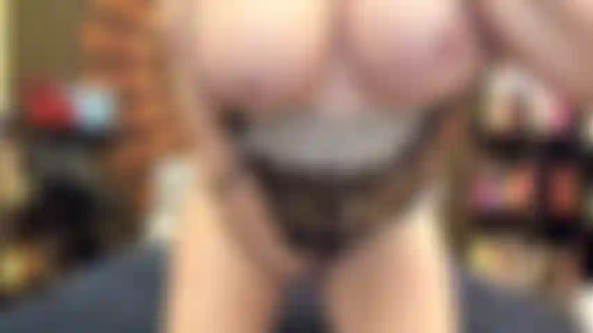 ( Gs.783) GoldieStar se produit dans un spectacle d'or - 10:56 minutes. Gros seins, talons hauts noirs à pointes, chatte poilue, squirting, anal, dp interracial (15/10/2022).