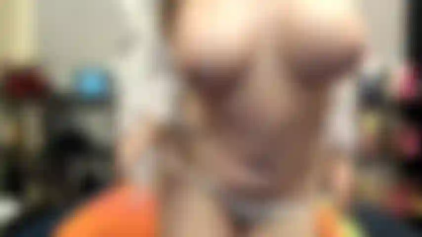 ( Gs.811) GoldieStar se produit dans un spectacle d'or - 10 minutes. Gilf, gros seins, gros cul, chatte poilue, squirting, pieds nus, sperme crémeux, anal, dp, jouet interactif, godes multiples (19/11/2022).