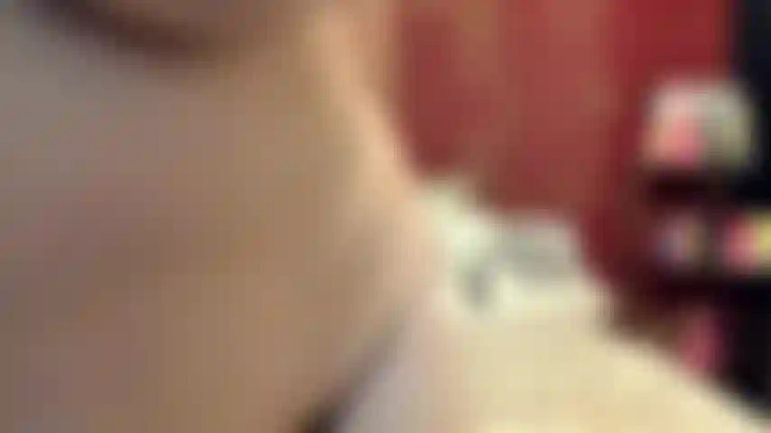 ( Gs.549) GoldieStar se produit dans un spectacle d'or - 8 minutes. Gros seins, chatte poilue, éjacule, pieds nus, huile, anal, dp, sperme crémeux (30/04/2022).