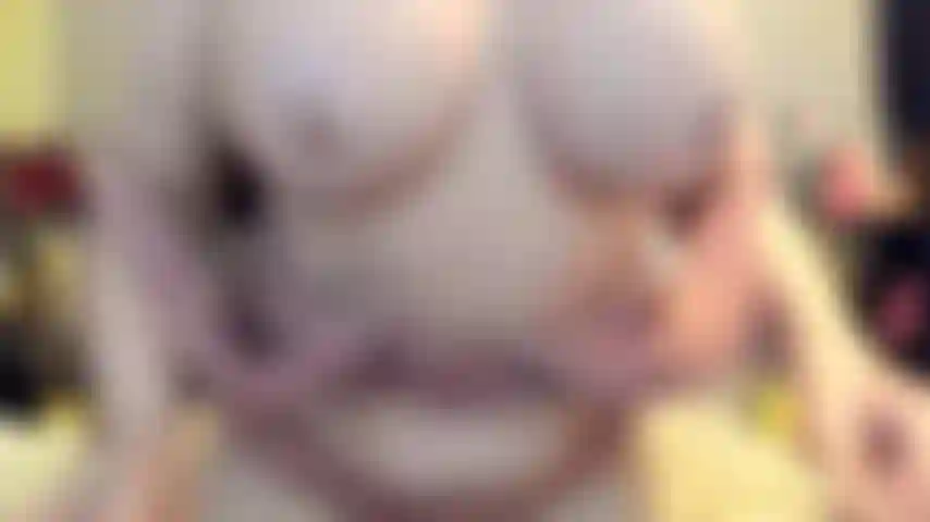 ( Gs.830) GoldieStar se produit dans un spectacle d'or - 10 minutes. Gros seins, pieds nus, chatte poilue, éjacule, gros cul, anal, dp (03/12/2022).