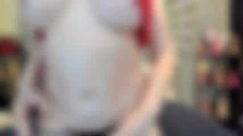 ( Gs.867) GoldieStar se produit dans un spectacle d'or - 15 minutes. Chatte poilue, pieds nus, gros seins, huile, doigté de cul, anal, crème éjaculation, squirting, gros plans (17/12/2022).