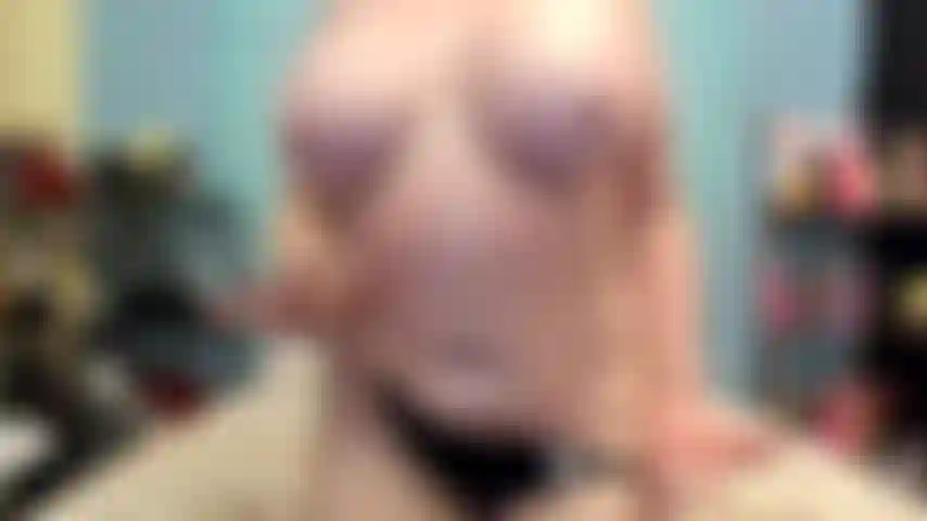 ( Gs.586) GoldieStar se produit dans un spectacle d'or - 8:56 minutes. Gilf, gros seins, chatte poilue, pieds nus, squirting, anal, dp (27/05/2022).