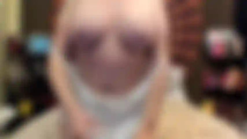 ( Gs.767 GoldieStar joue dans un show d'or - 9:01 minutes. Gilf, gros seins, gros cul, chatte poilue, pieds nus, squirting, anal, dp, tous les godes blancs (10/5/2022).