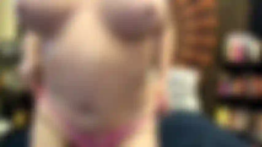 ( Gs.776) GoldieStar se produit dans un spectacle d'or - 10:01 minutes. Gilf, pieds nus, chatte poilue, squirting, anal, dp (11/10/2022).