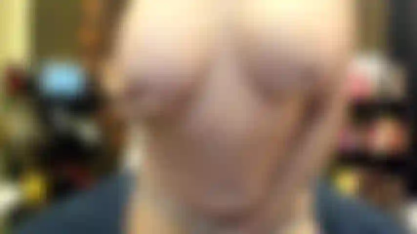 ( Gs.768) GoldieStar se produit dans un spectacle d'or - 9 minutes. Gilf, gros seins, gros cul, chatte poilue, pieds nus, squirting, gros gode rose, anal, dp (04/10/2022).