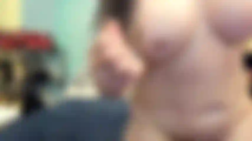 ( Gs.493) GoldieStar se produit dans un spectacle d'or. Roleplay (appeler tous ceux qui sont présents dans la pièce par leur nom...) 9 Minutes. Mamelons durs, gros seins, gilf, chatte poilue, gros gode rose, chatte écartée, pieds nus, squirting, anal, dp (28/02/2022).