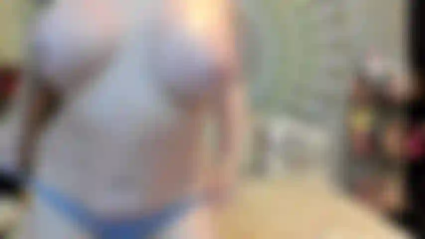 ( Gs.861) GoldieStar se produit dans un spectacle d'or - 9:59 minutes. Gilf, chatte poilue, pieds nus, squirting, gros seins, gros cul, sperme crémeux, anal, dp, godes tous blancs (16/12/2022).